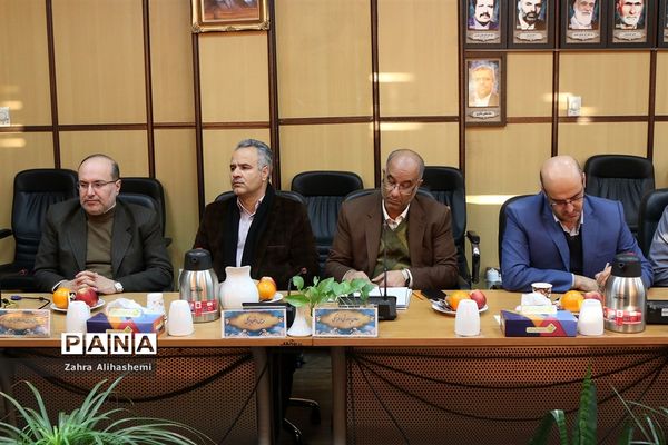 جلسه روسای مناطق نوزده گانه و شورای معاونان اداره‌کل آموزش و پرورش شهر تهران