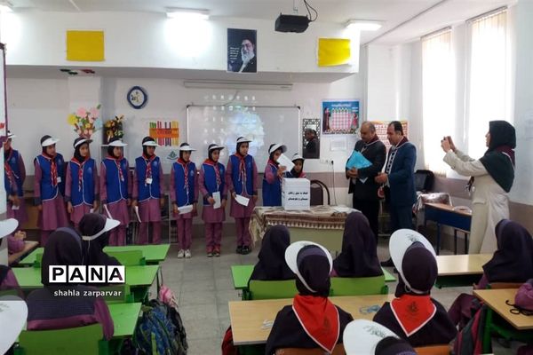 بازدید مسئولین سازمان دانش آموزی استان فارس از فعالیت ها و ابتکارات سازمان دانش‌آموزی نی ریز