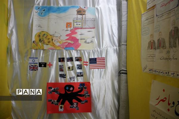 افتتاح نمایشگاه مدرسه انقلاب در آموزشگاه دخترانه شاهد نجابت