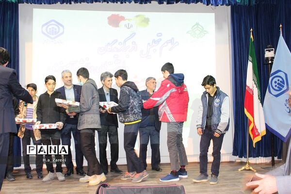 تجلیل از برگزیدگان دلنوشته دانش‌آموزی سومین دوره بازدید از تامین اجتماعی
