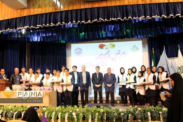 تجلیل از برگزیدگان دلنوشته دانش‌آموزی سومین دوره بازدید از تامین اجتماعی