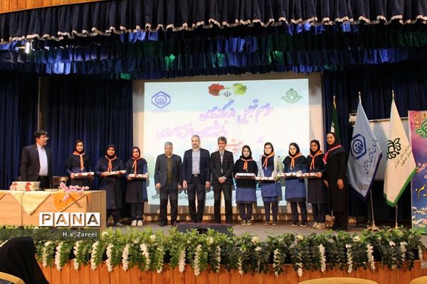 تجلیل از برگزیدگان دلنوشته دانش‌آموزی سومین دوره بازدید از تامین اجتماعی