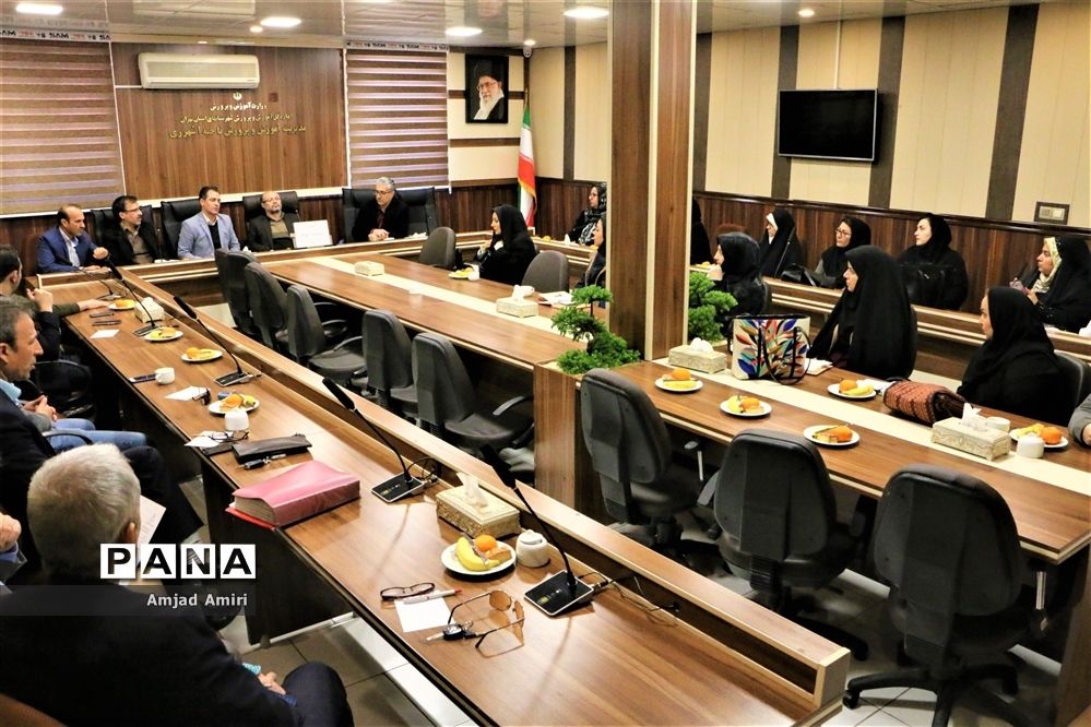 نشست هم اندیشی مسئولان مدارس غیردولتی  مدیریت آموزش و پرورش ناحیه یک ری