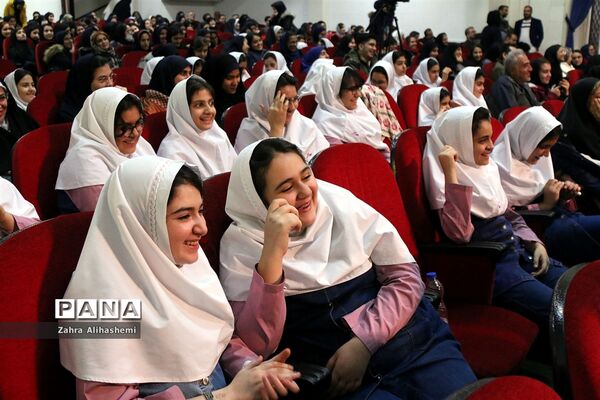 تجلیل از برگزیدگان سی و هفتمین دوره مسابقات فرهنگی، هنری و ادبی دانش آموزان و مدارس تهران