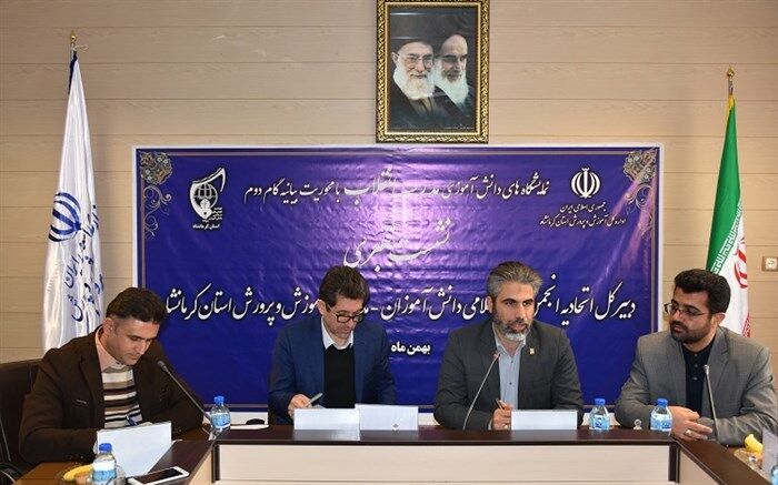 در مدارس انقلاب، دانش آموزان یاد می گیرند انقلاب را روایت کنند