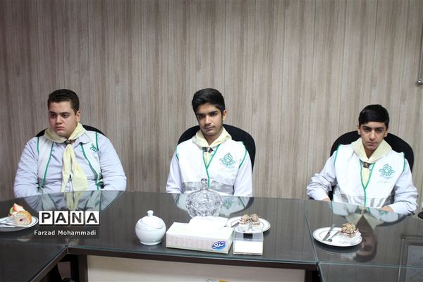 دیدار منتخبین تشکل‌های دانش آموزی با بخشدار چهاردانگه