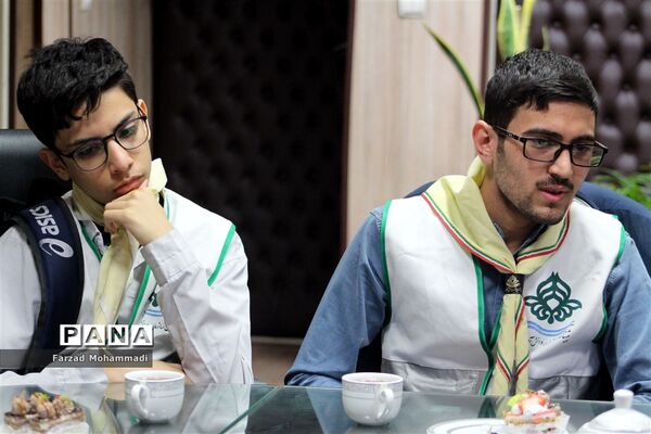 دیدار منتخبین تشکل‌های دانش آموزی با بخشدار چهاردانگه