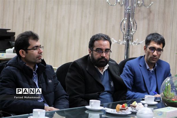 دیدار منتخبین تشکل‌های دانش آموزی با بخشدار چهاردانگه