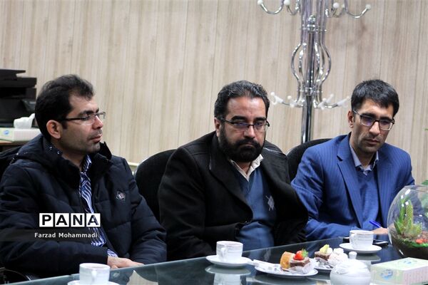 دیدار منتخبین تشکل‌های دانش آموزی با بخشدار چهاردانگه