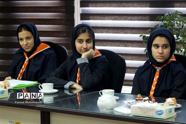 دیدار منتخبین تشکل‌های دانش آموزی با بخشدار چهاردانگه