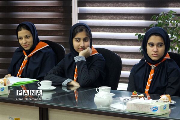 دیدار منتخبین تشکل‌های دانش آموزی با بخشدار چهاردانگه