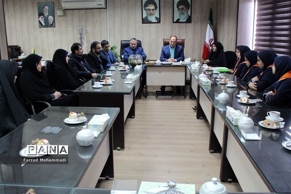 دیدار منتخبین تشکل‌های دانش آموزی با بخشدار چهاردانگه