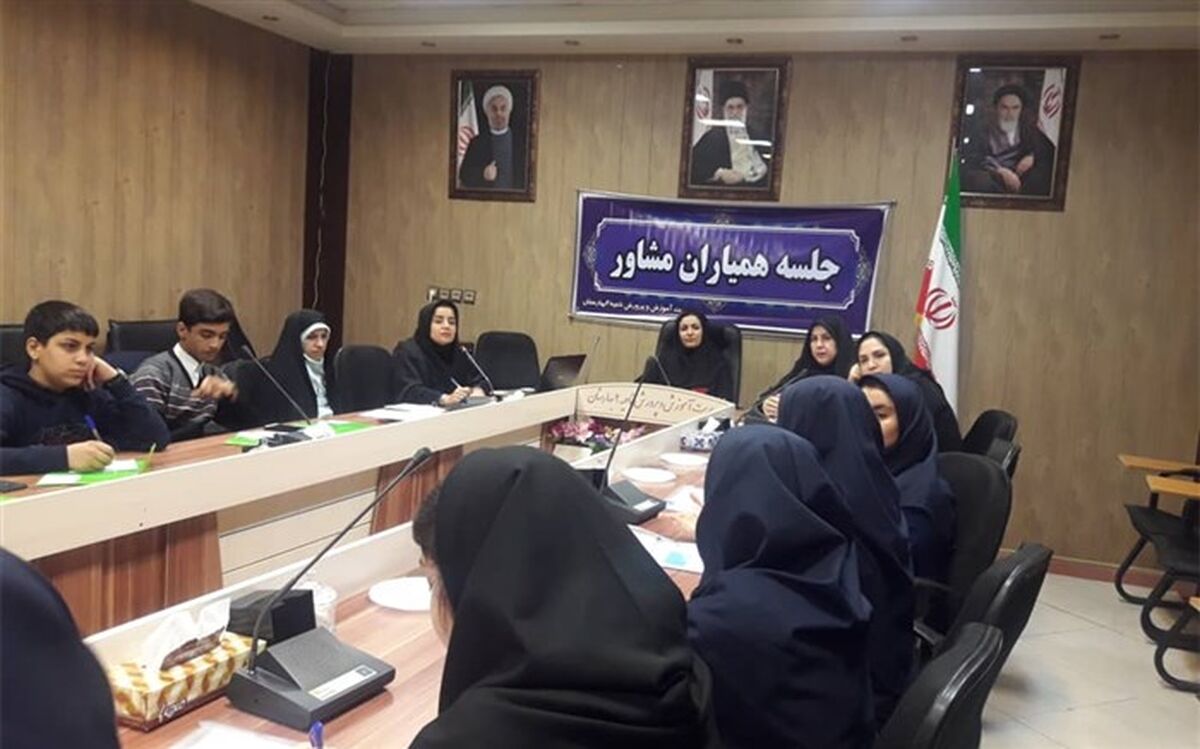 برگزاری جلسه همیاران مشاوره در شهرستان بهارستان