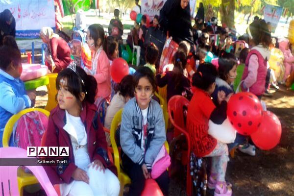 برگزاری جشن انقلاب مهدهای کودک بهزیستی باهمکاری کانون پرورشی فکری درشهرستان حمیدیه