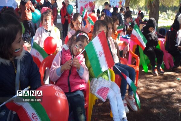 برگزاری جشن انقلاب مهدهای کودک بهزیستی باهمکاری کانون پرورشی فکری درشهرستان حمیدیه