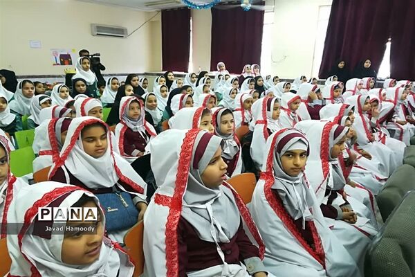 برگزاری جشن تکلیف دانش آموزان پایه سوم دبستان ام البنین شهرستان حمیدیه