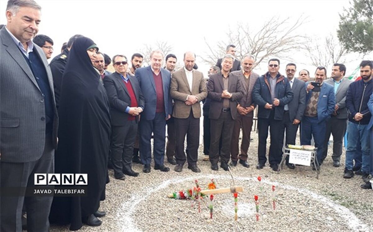 برگزاری مراسم کلنگ زنی دو مدرسه روستایی در منطقه زبرخان توسط بنیاد برکت