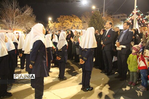 اجرای سرود خیابانی توسط دانش‌آموزان شهرستان بجنورد