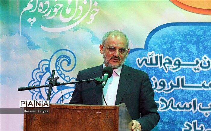 وزیر آموزش و پرورش: هیچ مشکلی نباید ما را از انقلابی که شهدای زیادی برای پیروزی آن جان داده‌اند دور کند