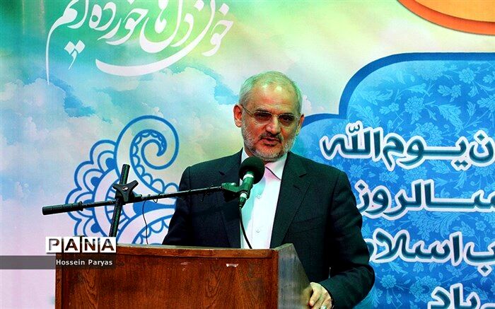 وزیر آموزش و پرورش: هیچ مشکلی نباید ما را از انقلابی که شهدای زیادی برای پیروزی آن جان داده‌اند دور کند