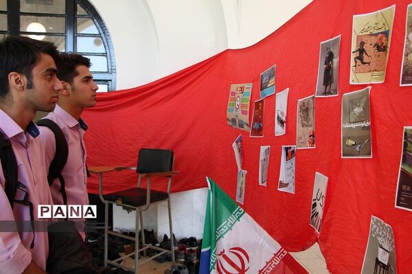 برپایی جشن انقلاب  در دبیرستان ماندگار ایرانشهر
