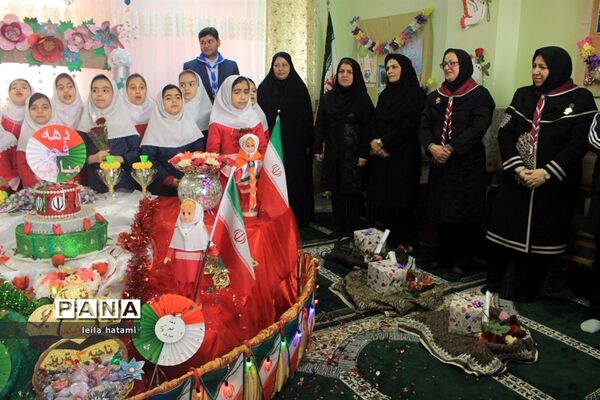 جشن دهه فجر در مدرسه تمام تشکیلاتی پنج تن آل عبا ناحیه 3 تبریز
