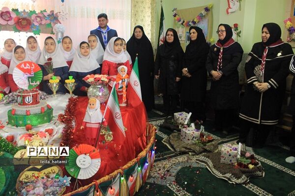جشن دهه فجر در مدرسه تمام تشکیلاتی پنج تن آل عبا ناحیه 3 تبریز