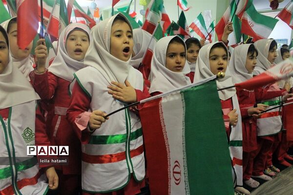 جشن دهه فجر در مدرسه تمام تشکیلاتی پنج تن آل عبا ناحیه 3 تبریز