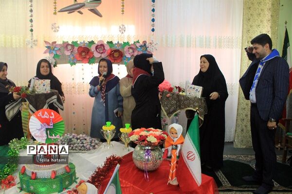 جشن دهه فجر در مدرسه تمام تشکیلاتی پنج تن آل عبا ناحیه 3 تبریز