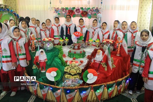 جشن دهه فجر در مدرسه تمام تشکیلاتی پنج تن آل عبا ناحیه 3 تبریز
