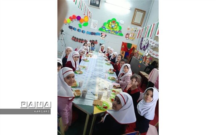 جشن انقلاب در پیش دبستانی سمیه منطقه 12
