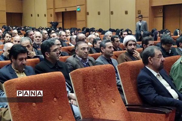 رونمایی از پوستر کنگره بین المللی مکتب شهید سلیمانی در تالار معلم تبریز