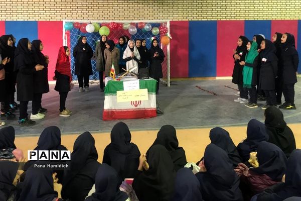 برگزاری آیین چهل و یکمین سالگرد پیروزی انقلاب اسلامی درمدارس شهرستان حمیدیه