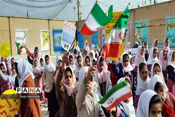 برگزاری آیین چهل و یکمین سالگرد پیروزی انقلاب اسلامی درمدارس شهرستان حمیدیه