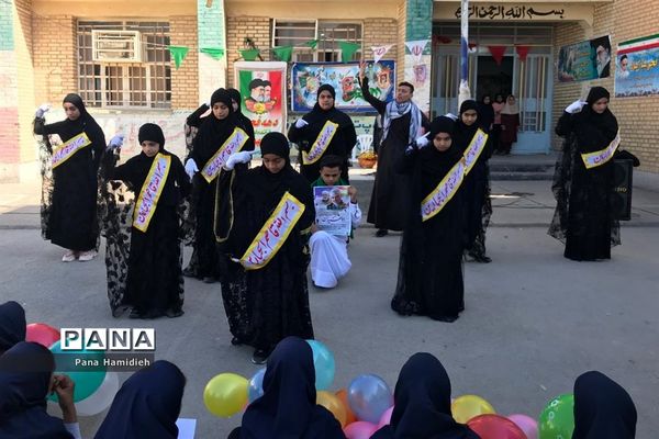 برگزاری آیین چهل و یکمین سالگرد پیروزی انقلاب اسلامی درمدارس شهرستان حمیدیه