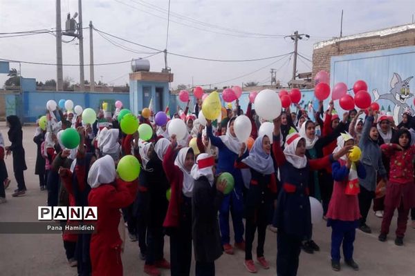 برگزاری آیین چهل و یکمین سالگرد پیروزی انقلاب اسلامی درمدارس شهرستان حمیدیه