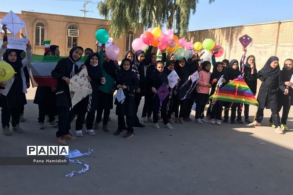 برگزاری آیین چهل و یکمین سالگرد پیروزی انقلاب اسلامی درمدارس شهرستان حمیدیه