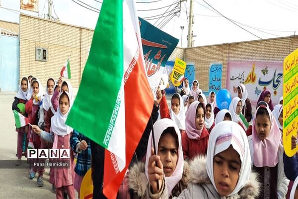 برگزاری آیین چهل و یکمین سالگرد پیروزی انقلاب اسلامی درمدارس شهرستان حمیدیه