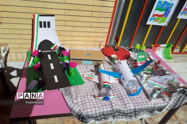 جشن انقلاب و نمایشگاه دست ساخته ها پیش دبستانی و دبستان سیدالشهدا ابرکوه