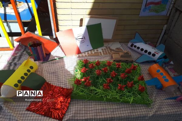 جشن انقلاب و نمایشگاه دست ساخته ها پیش دبستانی و دبستان سیدالشهدا ابرکوه