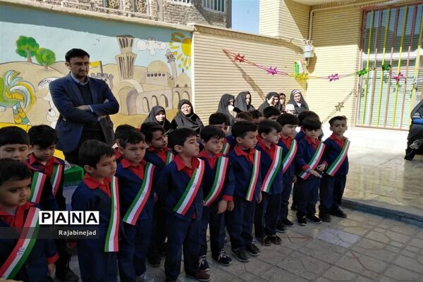 جشن انقلاب و نمایشگاه دست ساخته ها پیش دبستانی و دبستان سیدالشهدا ابرکوه