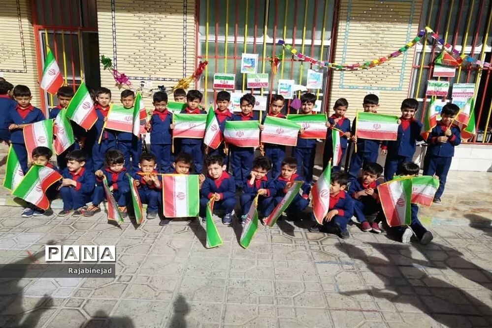 جشن انقلاب و نمایشگاه دست ساخته ها پیش دبستانی و دبستان سیدالشهدا ابرکوه