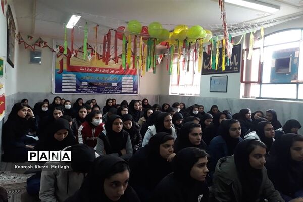 برگزاری جشن‌های دهه فجر در مدارس کازرون
