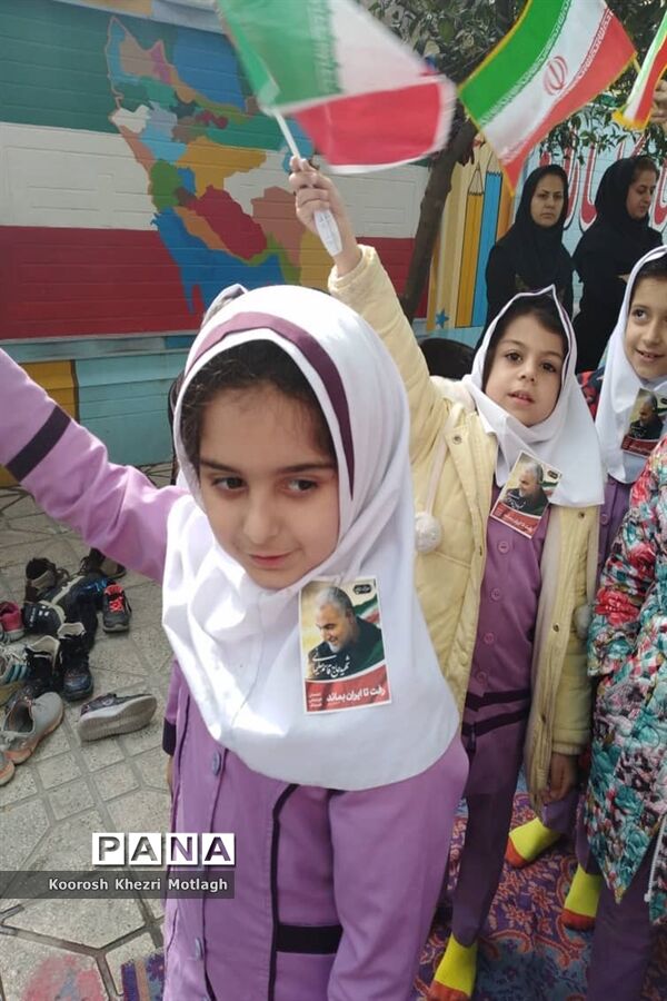 برگزاری جشن‌های دهه فجر در مدارس کازرون