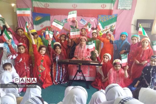 برگزاری جشن‌های دهه فجر در مدارس کازرون