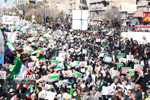 حضور مردم شیراز در راهپیمایی  ۲۲ بهمن ماه