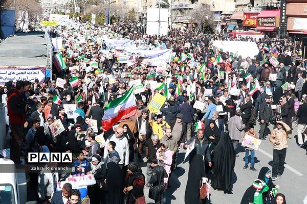 حضور مردم شیراز در راهپیمایی  ۲۲ بهمن ماه