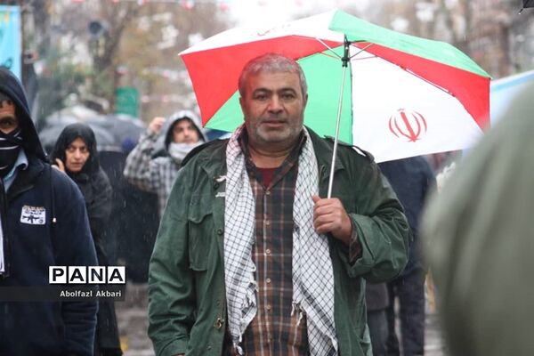 راه‌پیمایی مردم ساری در روز ۲۲ بهمن