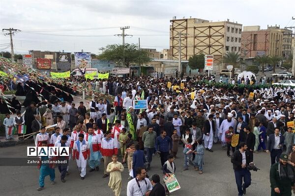 راهپیمایی پر شکوه ۲۲ بهمن در ایرانشهر در جنوب سیستان و بلوچستان