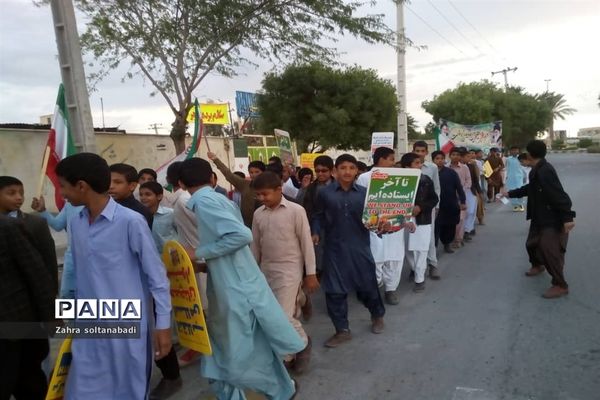راهپیمایی پر شکوه ۲۲ بهمن در ایرانشهر در جنوب سیستان و بلوچستان